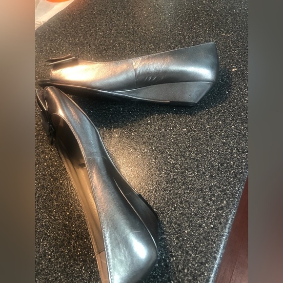 Naturalizer Gray Heels with Peep-Toe Design - Picture 3 of 11
